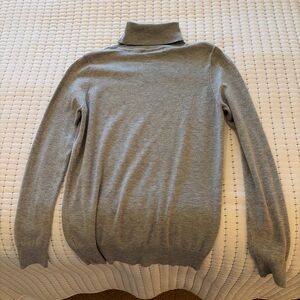 H&M Gray Turtleneck Sweater